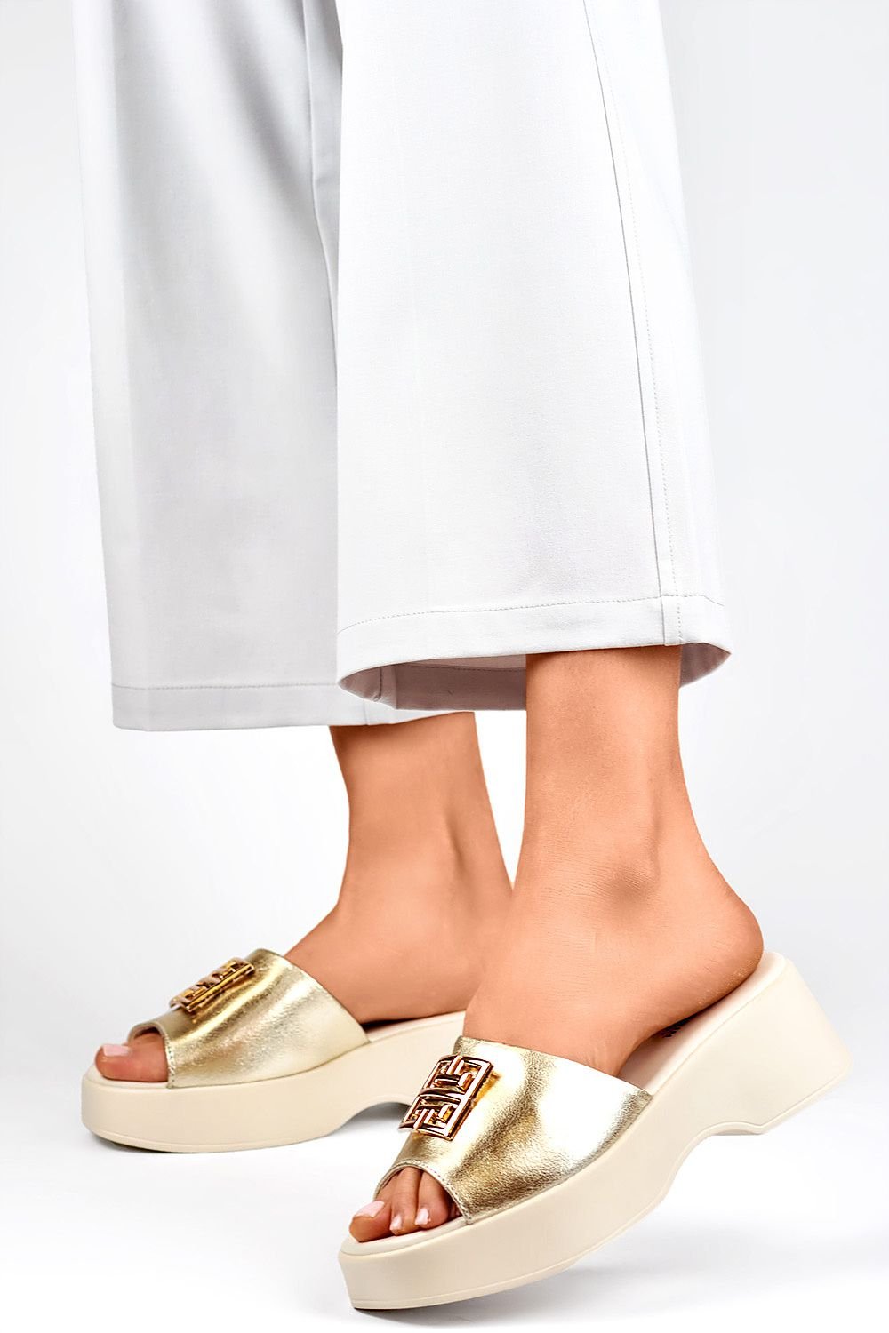 Flip-flops model 194871